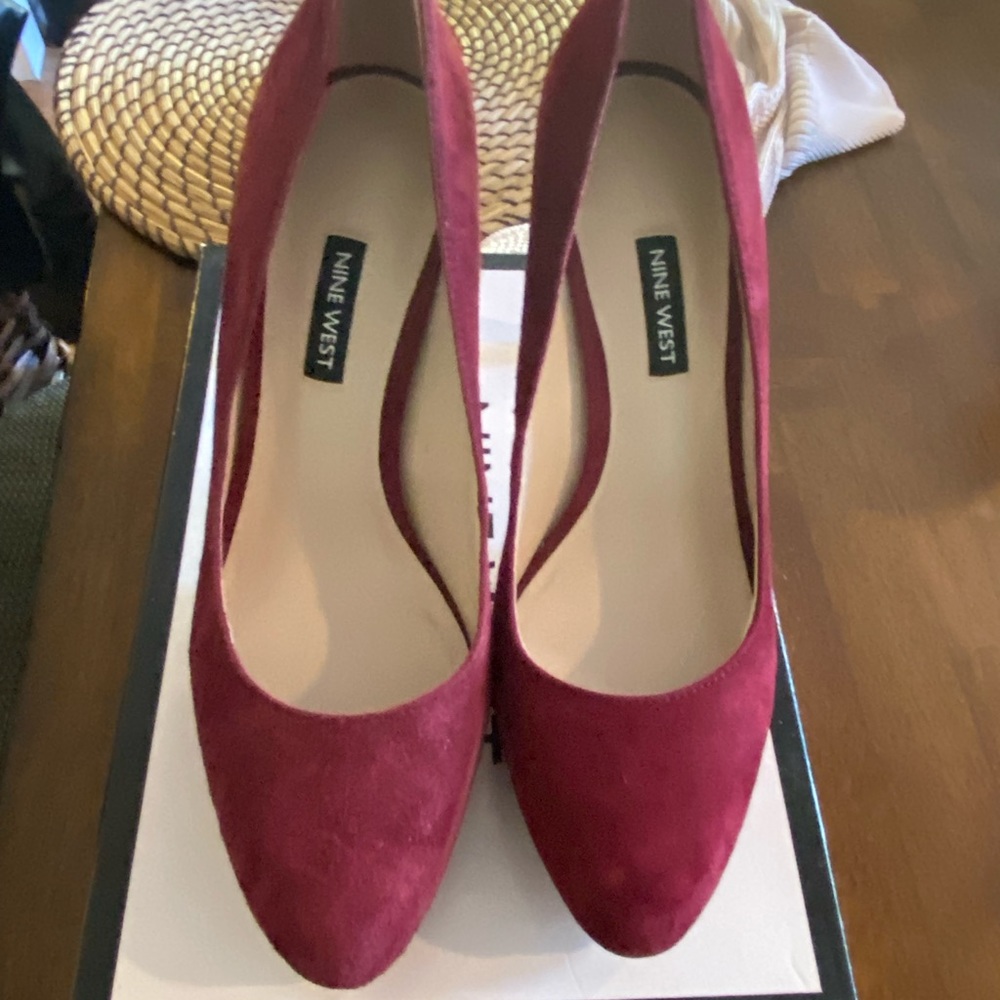 Nine West quabree wine suede pump